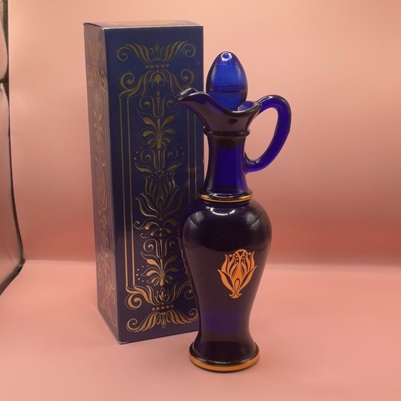 Vintage AVON Nile Blue Bath Urn Skin-So-Soft Bath Oil 6oz Cobalt Glass W/ Box - Picture 1 of 5
